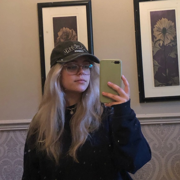 Meet your Posher, Edie - Picture 4 of 7